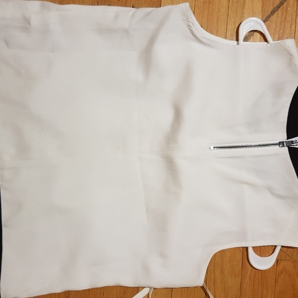 White blouse - Picture 2 of 3